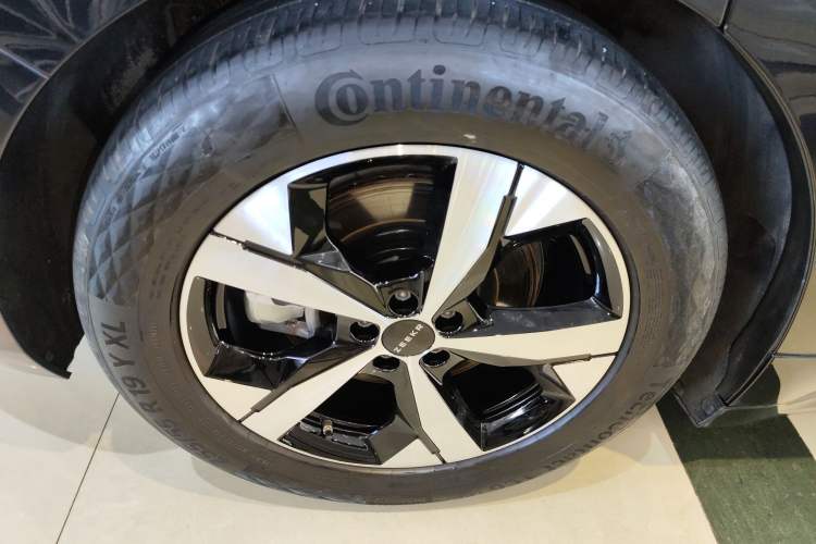 Used Zeekr 001 2022 Long-Range Dual-Motor WE Edition Right Rear Wheel Hub