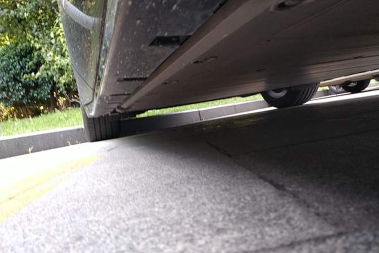 Used Zeekr 001 2022 Long-Range Dual-Motor WE Edition Right Side Sill