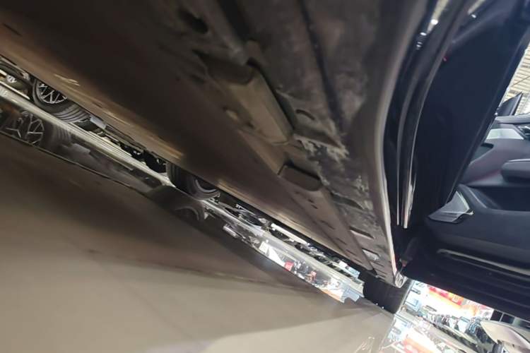 Used Zeekr 001 2022 Ultra-Long Range Dual-Motor YOU Version Right Side Sill
