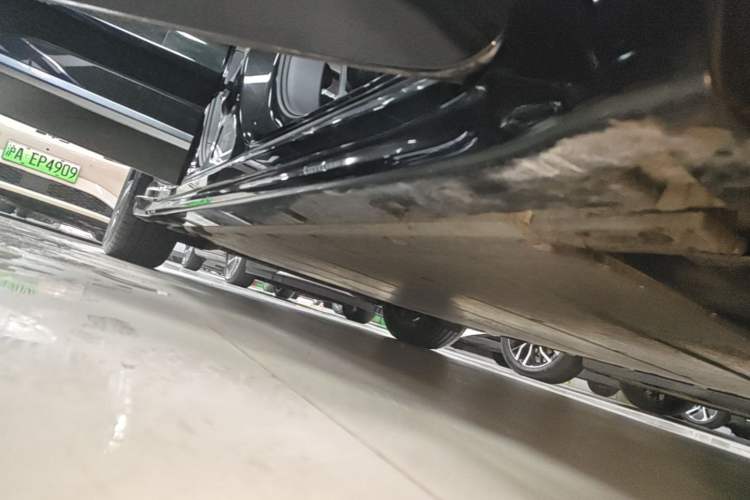 Used Zeekr 001 2022 Long-Range Dual-Motor WE Edition Right Side Sill