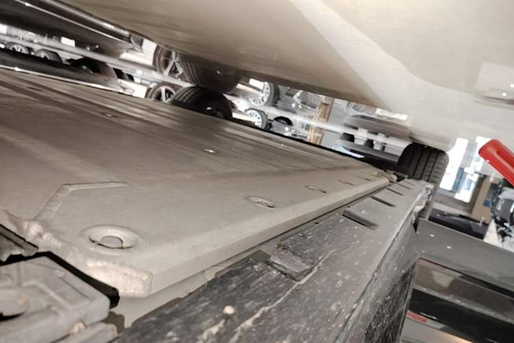 Used Zeekr 001 2022 Long-Range Dual-Motor WE Edition Right Side Sill