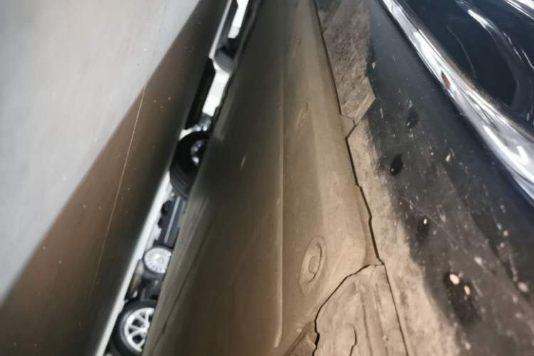 Used Zeekr 001 2022 Ultra-Long Range Dual-Motor ME Version Right Side Sill