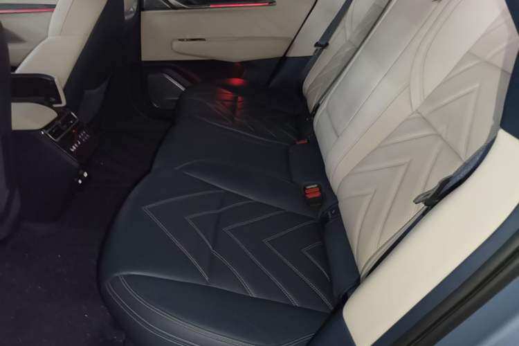 Used Zeekr 001 2022 Ultra-Long Range Dual-Motor ME Version Left Rear Seat