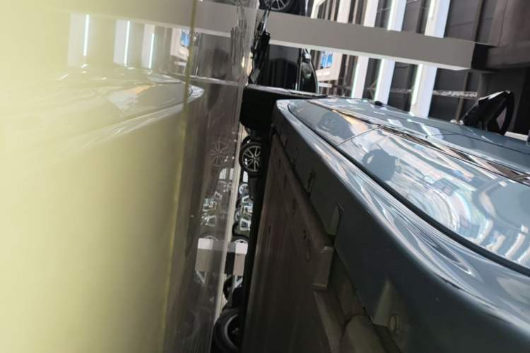 Used Zeekr 001 2022 Ultra-Long Range Dual-Motor ME Version Left Side Sill