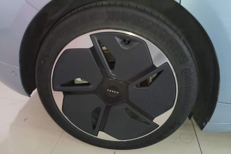 Used Zeekr 001 2022 Ultra-Long Range Dual-Motor ME Version Right Rear Wheel Hub