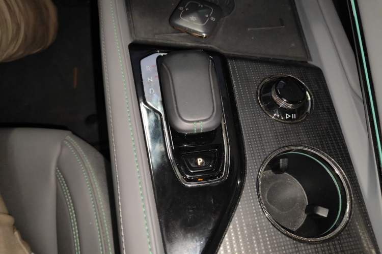 Used Zeekr 001 2022 Ultra-Long Range Dual-Motor ME Version Gear Lever
