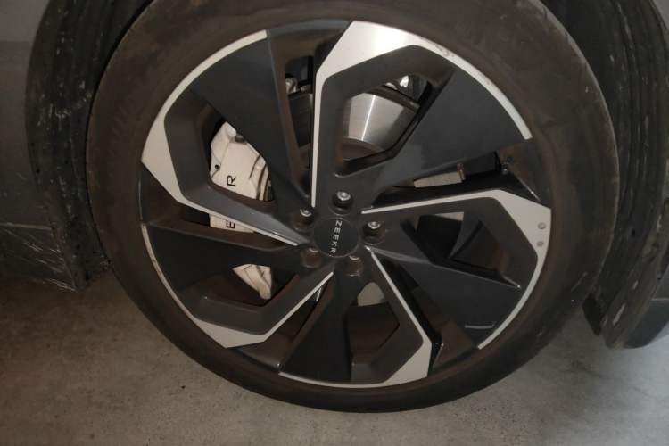 Used Zeekr 001 2022 Ultra-Long Range Dual-Motor ME Version Right Front Wheel Hub