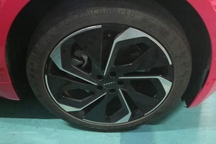 Used Zeekr 001 2022 Long-Range Dual-Motor WE Edition Right Front Wheel Hub