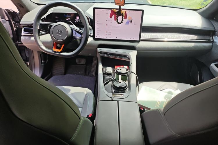 Used Zeekr 001 2022 Ultra-Long Range Dual-Motor YOU Version Center Console