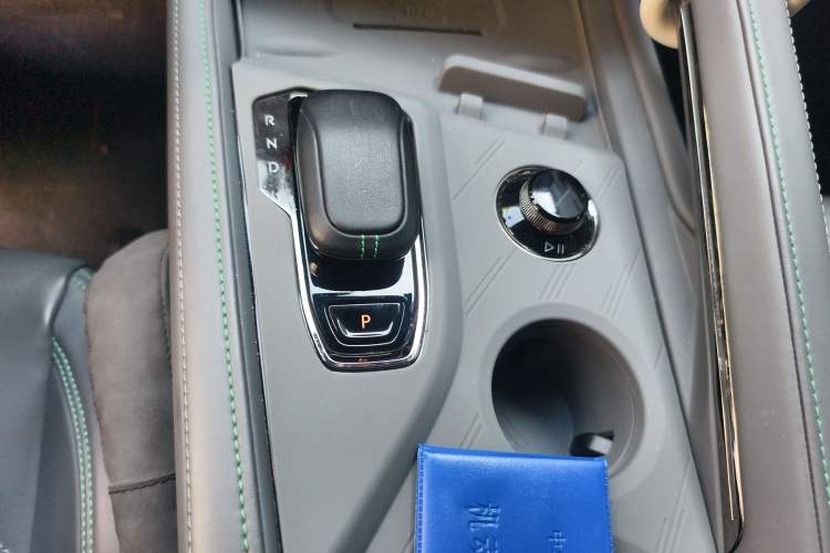 Used Zeekr 001 2022 Ultra-Long Range Dual-Motor ME Version Gear Lever