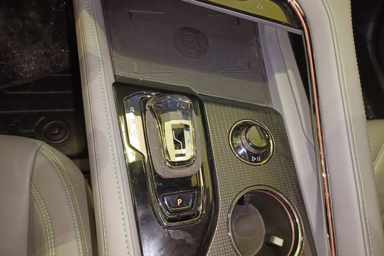 Used Zeekr 001 2022 Ultra-Long Range Dual-Motor ME Version Gear Lever