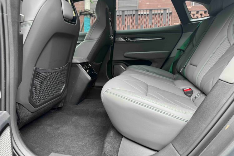 Used Zeekr 001 2022 Long-Range Dual-Motor WE Edition Interior 10