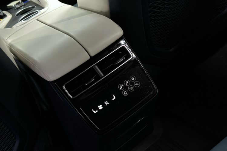 Used Zeekr 001 2022 Long-Range Dual-Motor WE Edition Interior 11