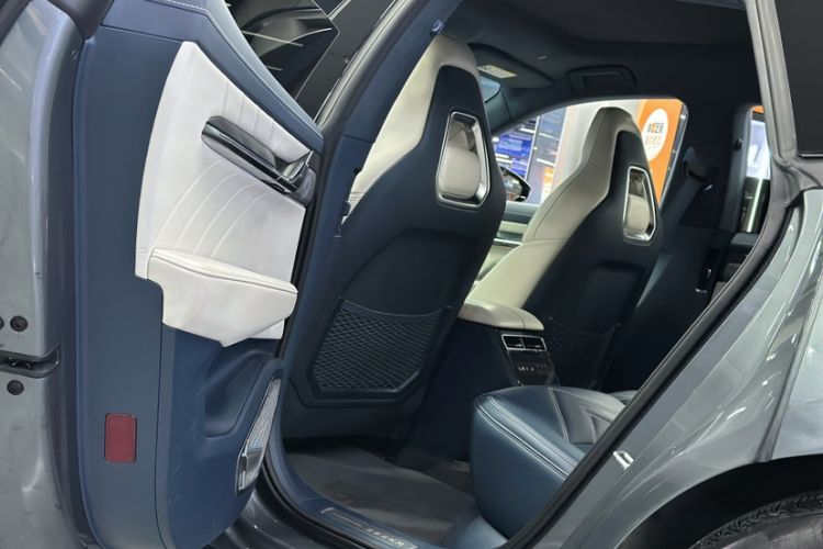 Used Zeekr 001 2022 Long-Range Dual-Motor WE Edition Interior 13