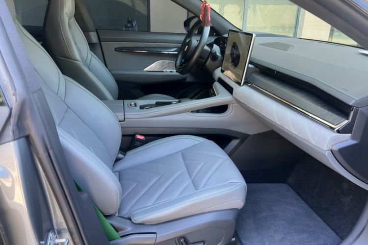 Used Zeekr 001 2022 Long-Range Dual-Motor WE Edition Interior 3