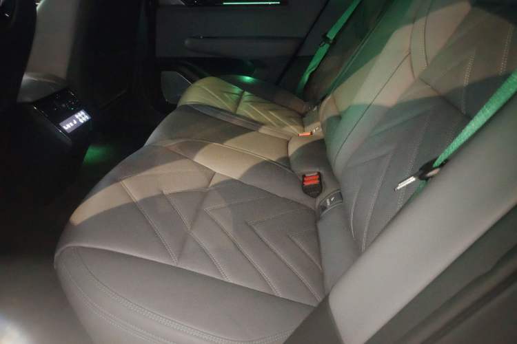 Used Zeekr 001 2022 Ultra-Long Range Dual-Motor YOU Version Interior 4