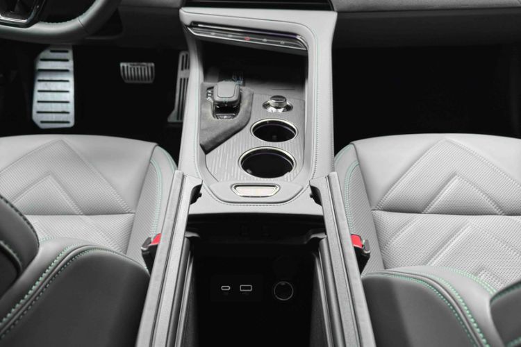 Used Zeekr 001 2022 Long-Range Dual-Motor WE Edition Interior 8