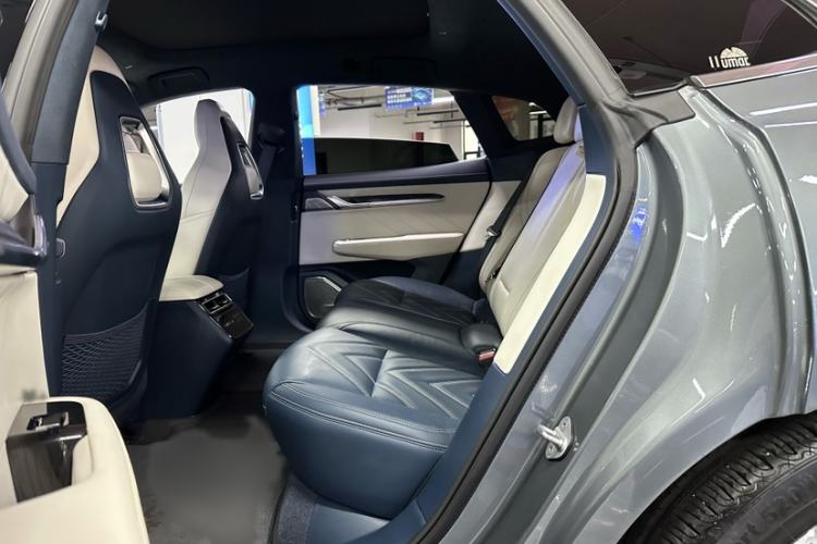 Used Zeekr 001 2022 Long-Range Dual-Motor WE Edition Interior 9