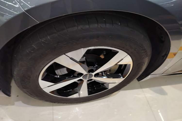 Used Zeekr 001 2022 Long-Range Dual-Motor WE Edition Left Front Wheel Hub