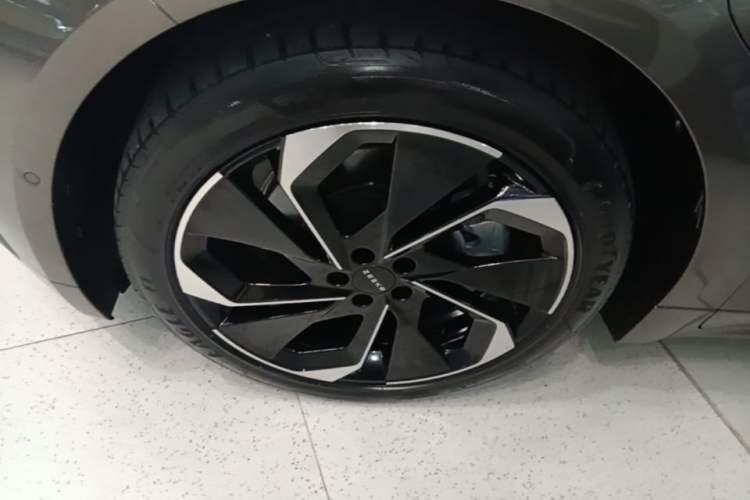Used Zeekr 001 2022 Long-Range Dual-Motor WE Edition Left Front Wheel Hub