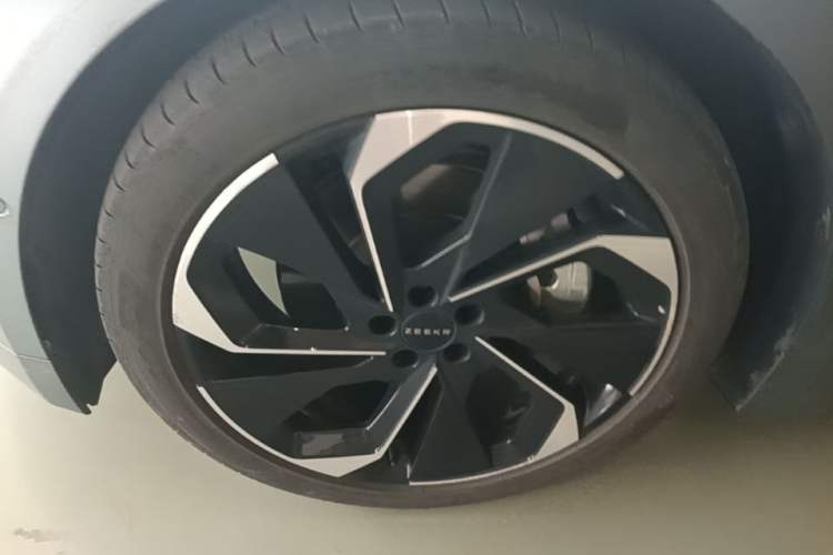 Used Zeekr 001 2022 Long-Range Dual-Motor WE Edition Left Front Wheel Hub