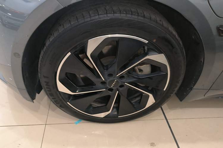 Used Zeekr 001 2022 Long-Range Dual-Motor WE Edition Left Front Wheel Hub