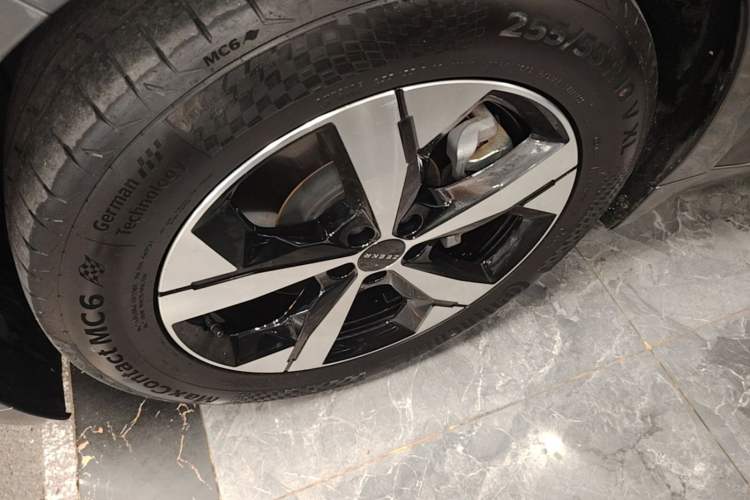 Used Zeekr 001 2022 Ultra-Long Range Single-Motor WE Version Left Front Wheel Hub