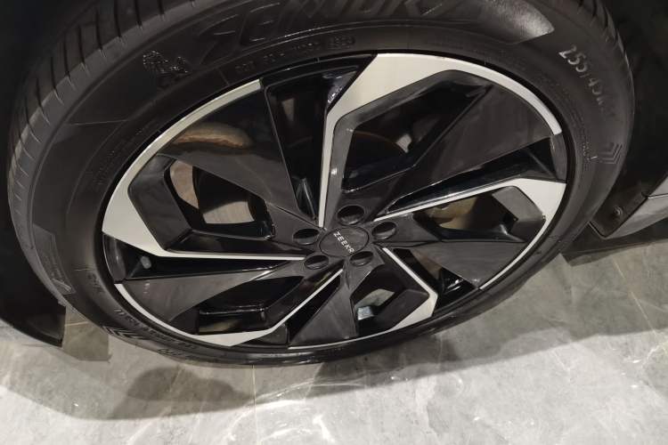 Used Zeekr 001 2022 Long-Range Dual-Motor WE Edition Left Front Wheel Hub