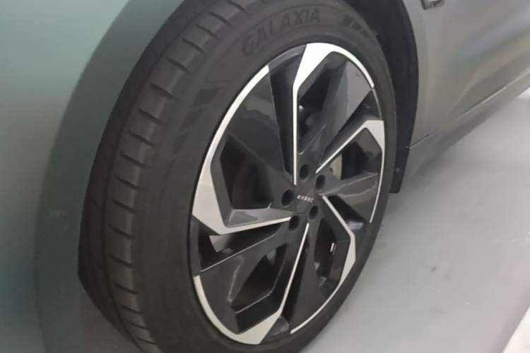 Used Zeekr 001 2022 Long-Range Dual-Motor WE Edition Left Front Wheel Hub