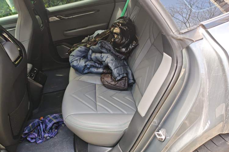 Used Zeekr 001 2022 Ultra-Long Range Dual-Motor YOU Version Left Rear Seat