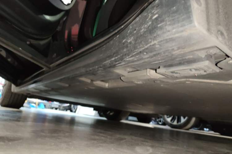 Used Zeekr 001 2022 Ultra-Long Range Dual-Motor ME Version Left Side Sill