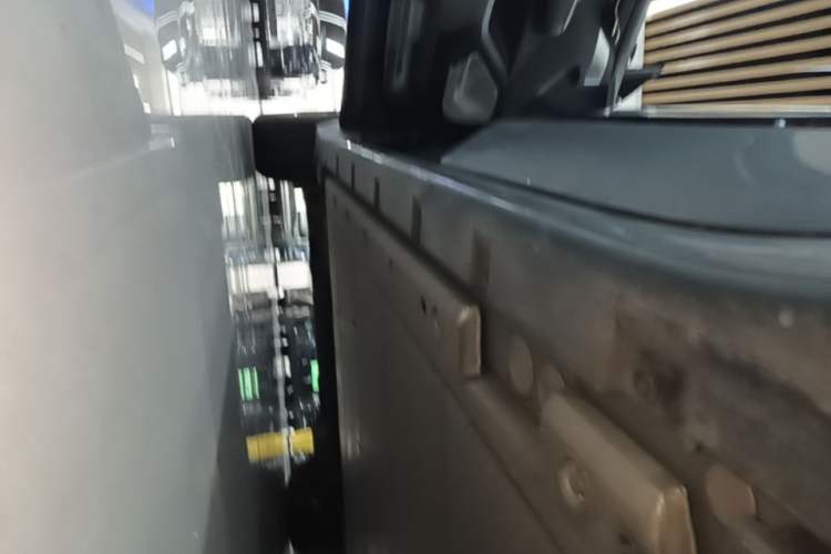 Used Zeekr 001 2022 Ultra-Long Range Dual-Motor YOU Version Left Side Sill