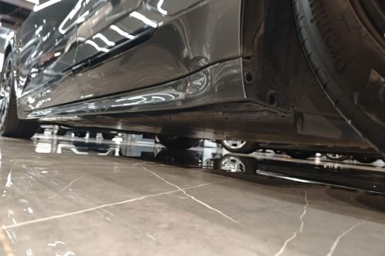 Used Zeekr 001 2022 Ultra-Long Range Dual-Motor YOU Version Left Side Sill
