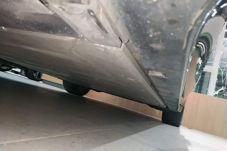 Used Zeekr 001 2022 Long-Range Dual-Motor WE Edition Left Side Sill