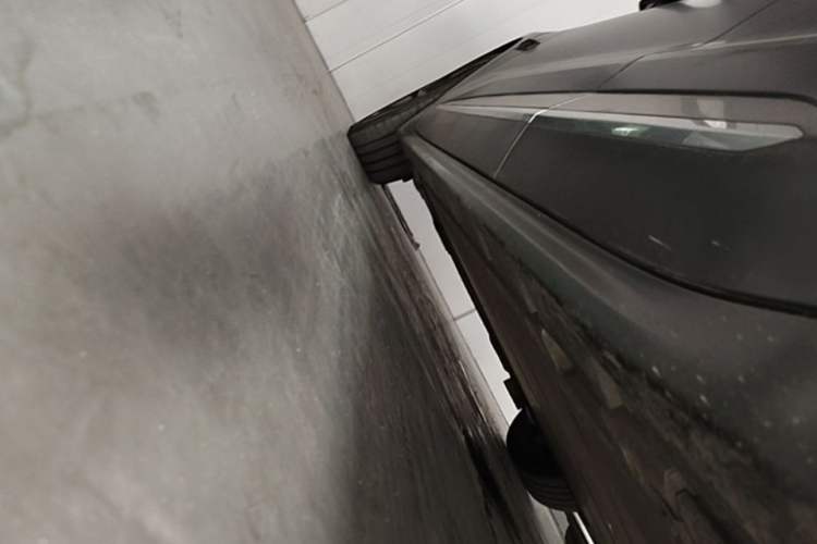 Used Zeekr 001 2022 Ultra-Long Range Dual-Motor ME Version Left Side Sill
