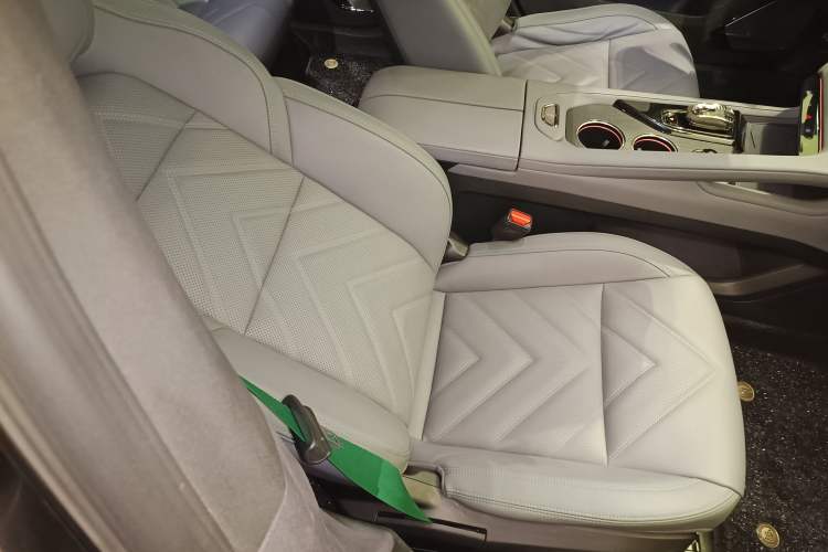 Used Zeekr 001 2022 Ultra-Long Range Dual-Motor ME Version Right Front Seat