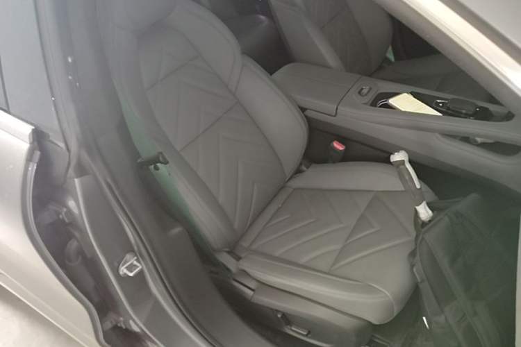 Used Zeekr 001 2022 Ultra-Long Range Dual-Motor ME Version Right Front Seat