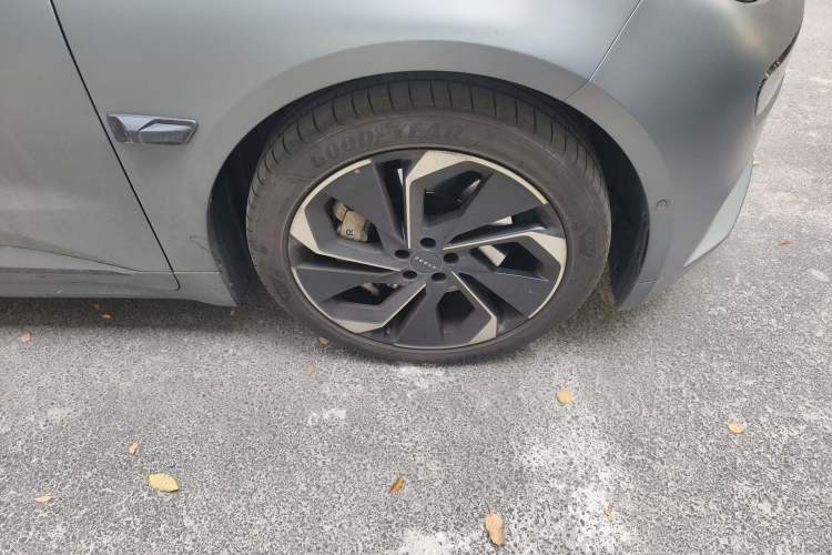 Used Zeekr 001 2022 Ultra-Long Range Dual-Motor ME Version Right Front Wheel Hub