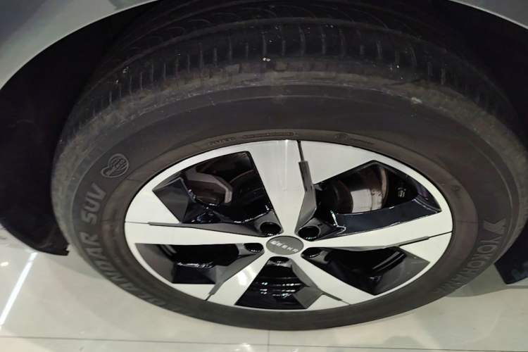 Used Zeekr 001 2022 Long-Range Dual-Motor WE Edition Right Rear Wheel Hub