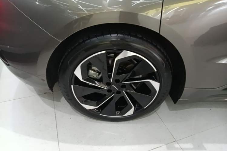 Used Zeekr 001 2022 Long-Range Dual-Motor WE Edition Right Rear Wheel Hub