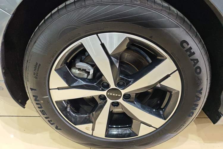 Used Zeekr 001 2022 Long-Range Dual-Motor WE Edition Right Rear Wheel Hub