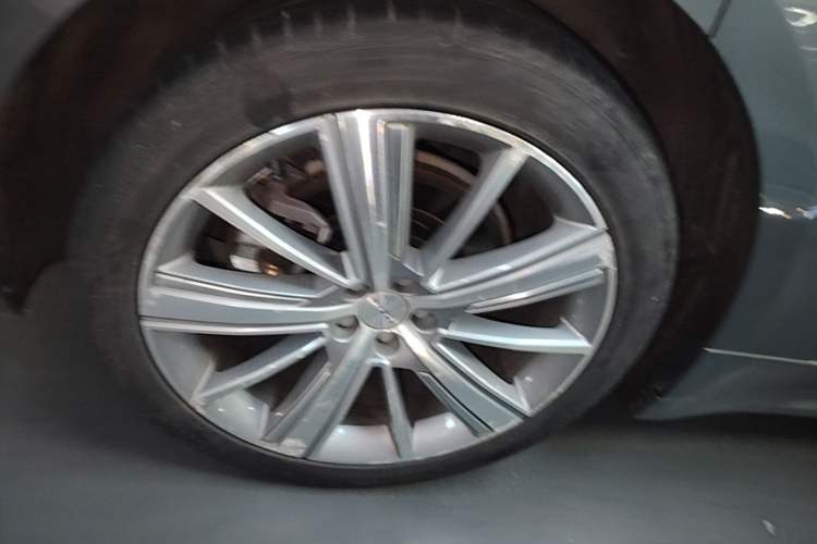 Used Zeekr 001 2022 Long-Range Dual-Motor WE Edition Right Rear Wheel Hub