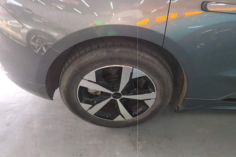 Used Zeekr 001 2022 Long-Range Dual-Motor WE Edition Right Rear Wheel Hub