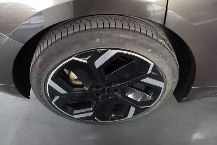 Used Zeekr 001 2022 Long-Range Dual-Motor WE Edition Right Rear Wheel Hub
