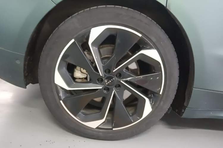 Used Zeekr 001 2022 Long-Range Dual-Motor WE Edition Right Rear Wheel Hub