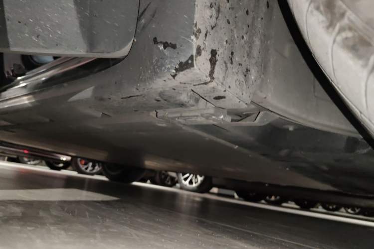 Used Zeekr 001 2022 Ultra-Long Range Dual-Motor ME Version Right Side Sill