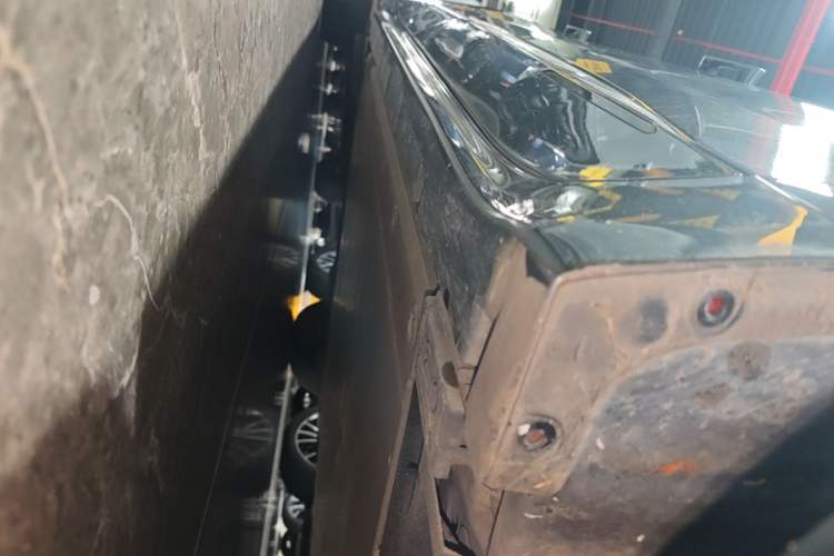 Used Zeekr 001 2022 Ultra-Long Range Single-Motor WE Version Right Side Sill