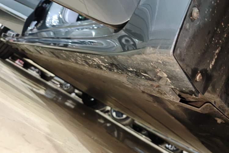 Used Zeekr 001 2022 Long-Range Dual-Motor WE Edition Right Side Sill