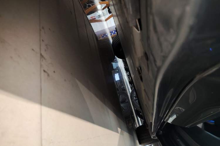 Used Zeekr 001 2022 Long-Range Dual-Motor WE Edition Right Side Sill