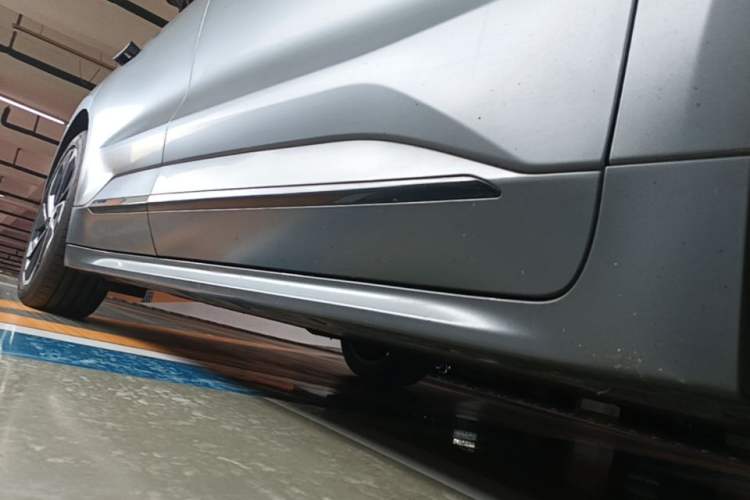 Used Zeekr 001 2022 Long-Range Dual-Motor WE Edition Right Side Sill